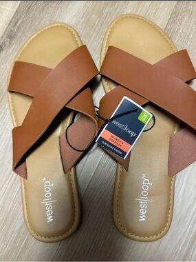 West Loop women’s brown sandals. Size M 7/8. New with tag.